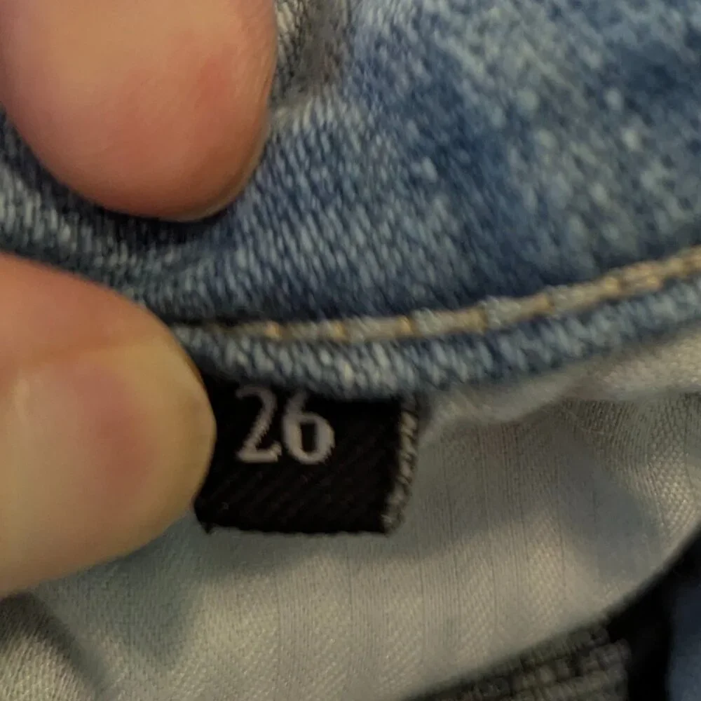 7 For All Mankind Original Bootcut Light Wash Size 26 *Stain? - Picture 11 of 16